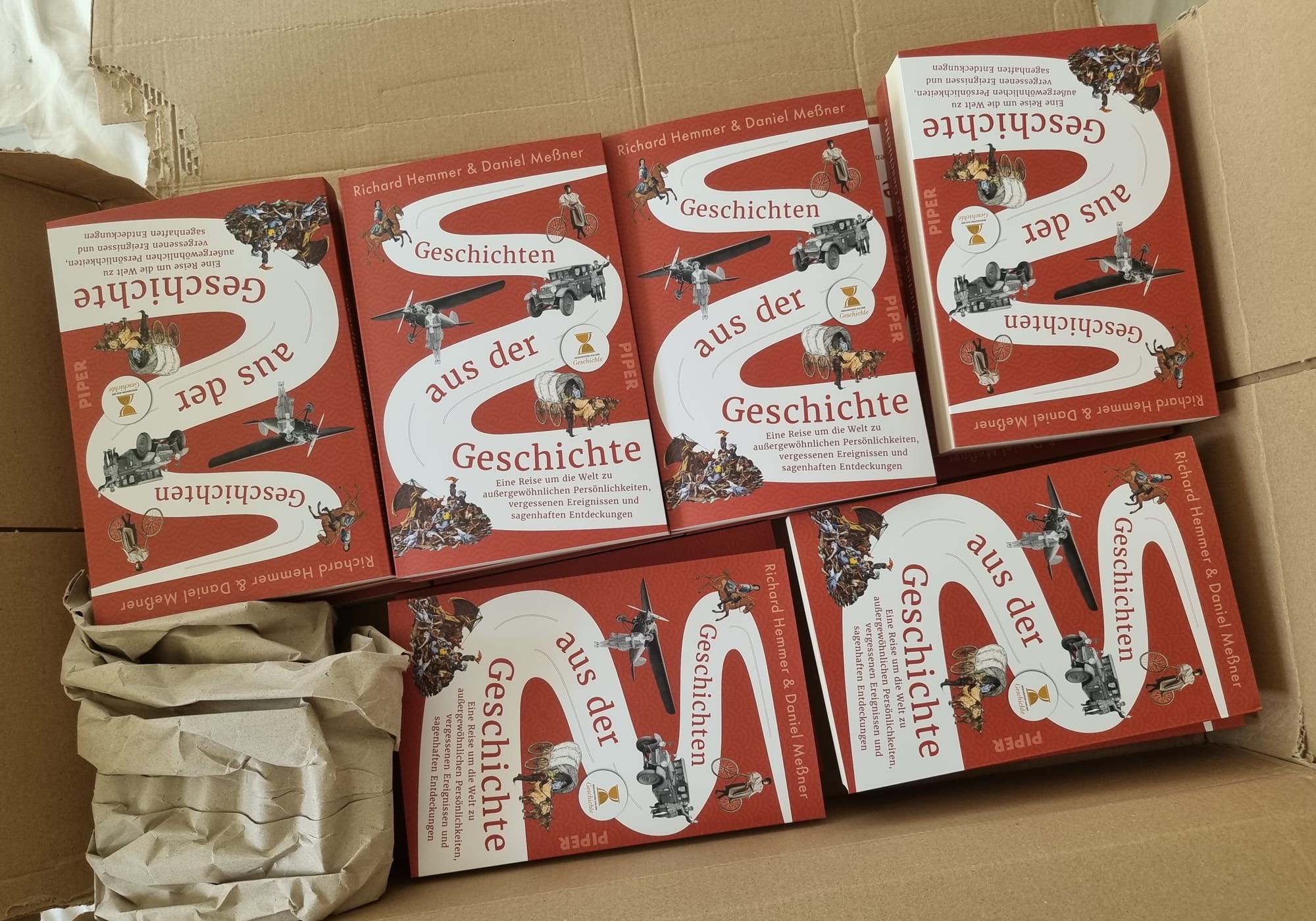 A box of books titled "Geschichten aus der Geschichte"