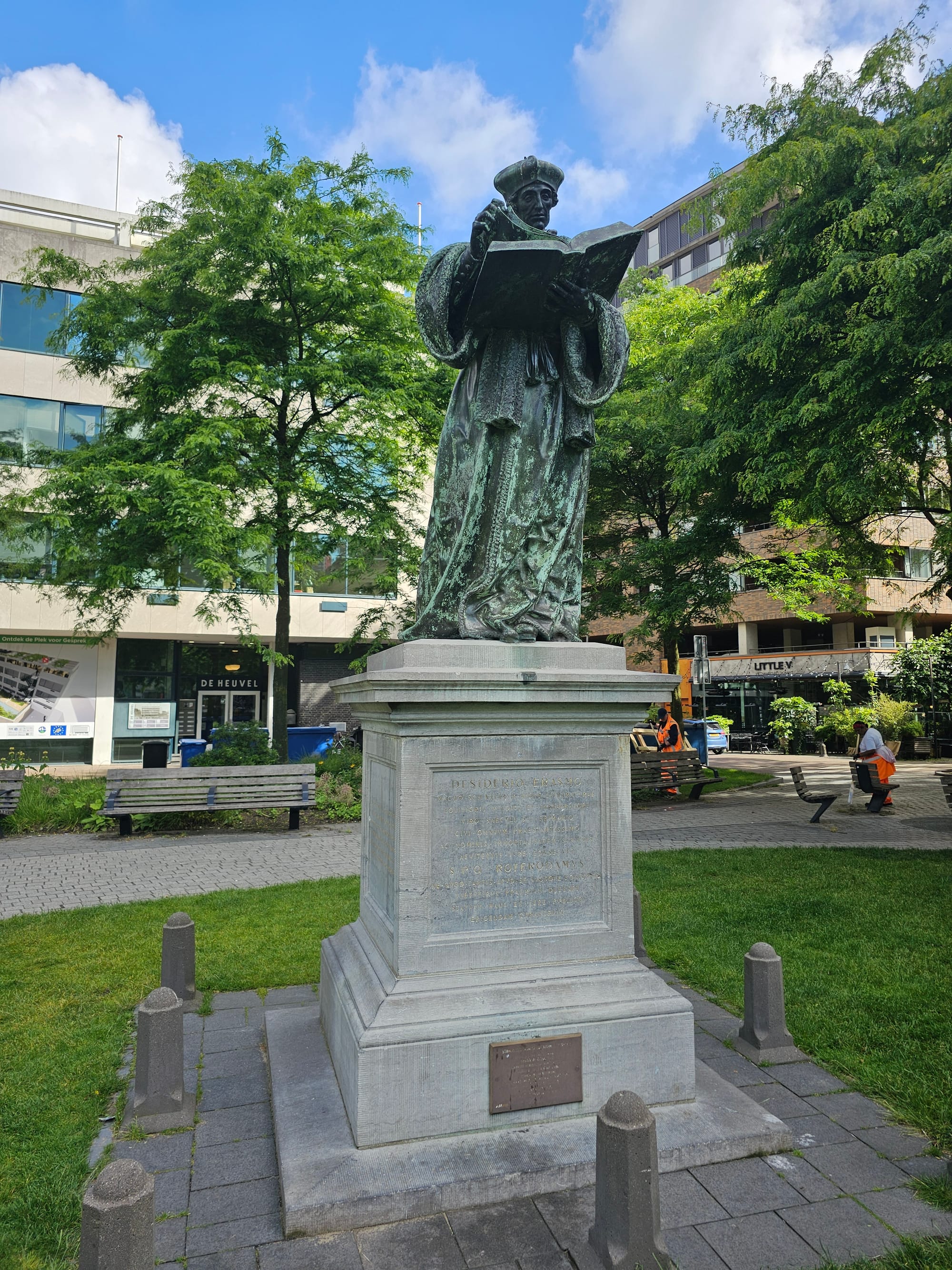 A statue of Erasmus of Rotterdam in Rotterdam 